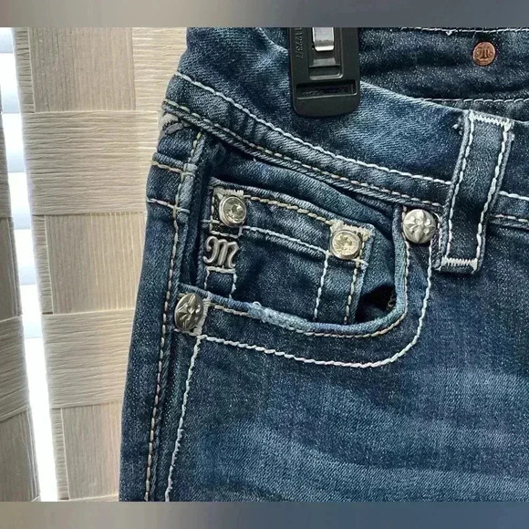 Miss Me Signature Slim Boot Size 28, Quality Jeans Beautiful Detailing - Picture 8 of 14